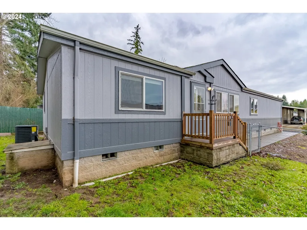 1015 Oak Street Silverton OR 97381