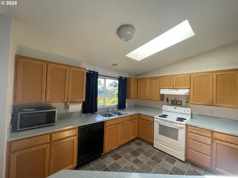 2880 S 7th Place Lebanon OR 97355