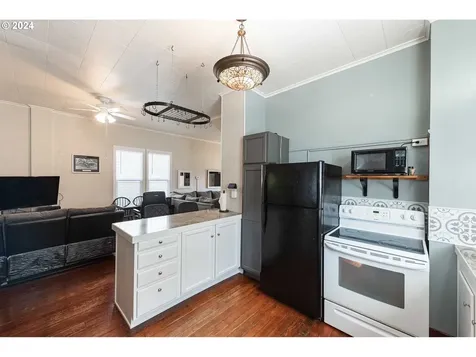 811 Florida Street North Bend OR 97459