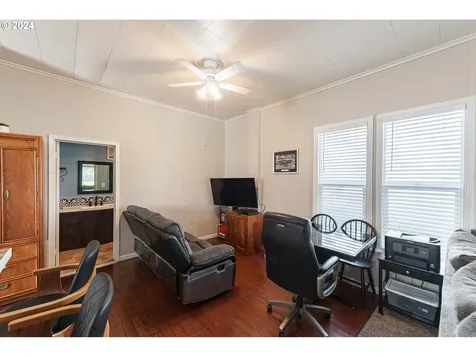 811 Florida Street North Bend OR 97459