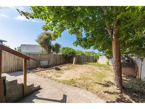 811 Florida Street North Bend OR 97459