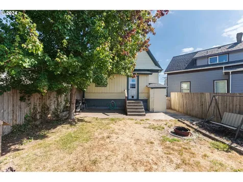 811 Florida Street North Bend OR 97459