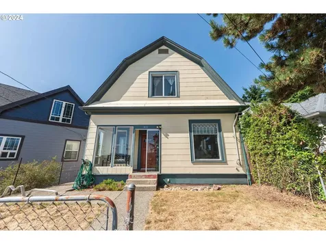 811 Florida Street North Bend OR 97459
