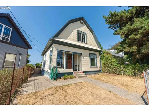 811 Florida Street North Bend OR 97459