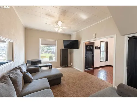 811 Florida Street North Bend OR 97459