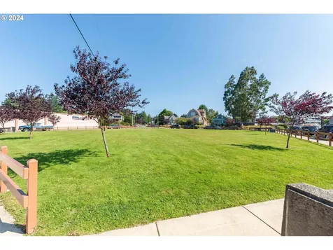 811 Florida Street North Bend OR 97459