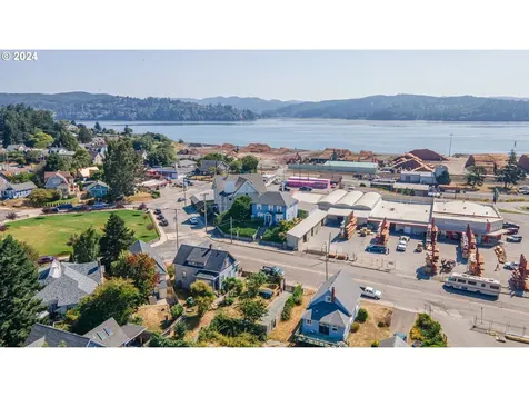 811 Florida Street North Bend OR 97459