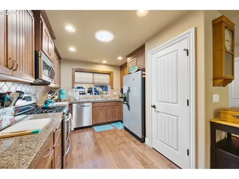 350 NE Harbor View Place Depoe Bay OR 97341