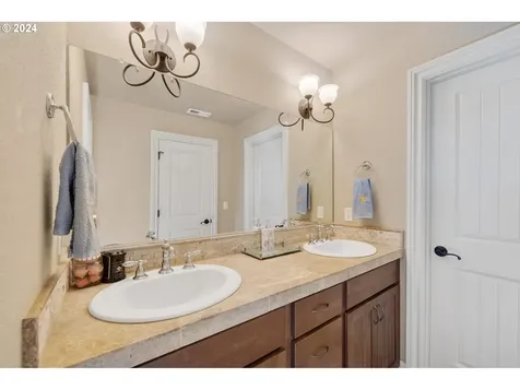 350 NE Harbor View Place Depoe Bay OR 97341