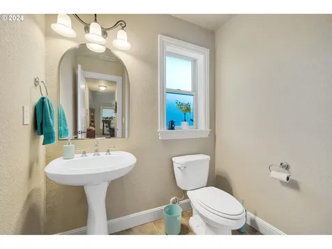 350 NE Harbor View Place Depoe Bay OR 97341