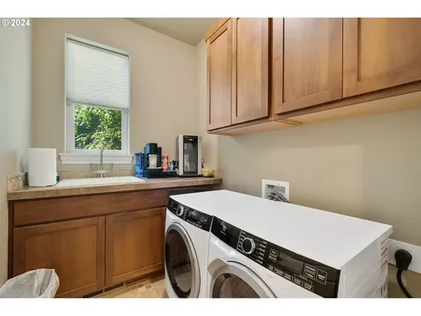 350 NE Harbor View Place Depoe Bay OR 97341