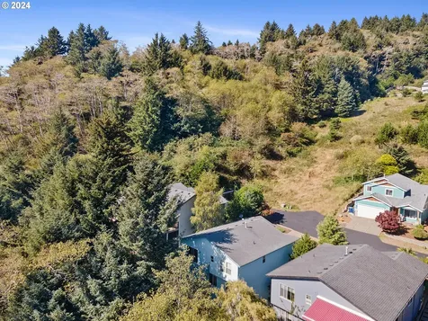 350 NE Harbor View Place Depoe Bay OR 97341