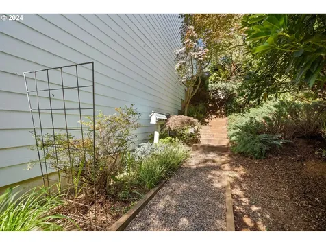 350 NE Harbor View Place Depoe Bay OR 97341