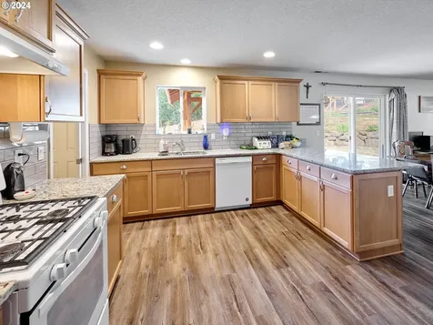 8887 Sw Larson Road Gaston OR 97119