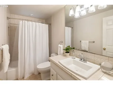 6262 Sw Pamela Street Portland OR 97219