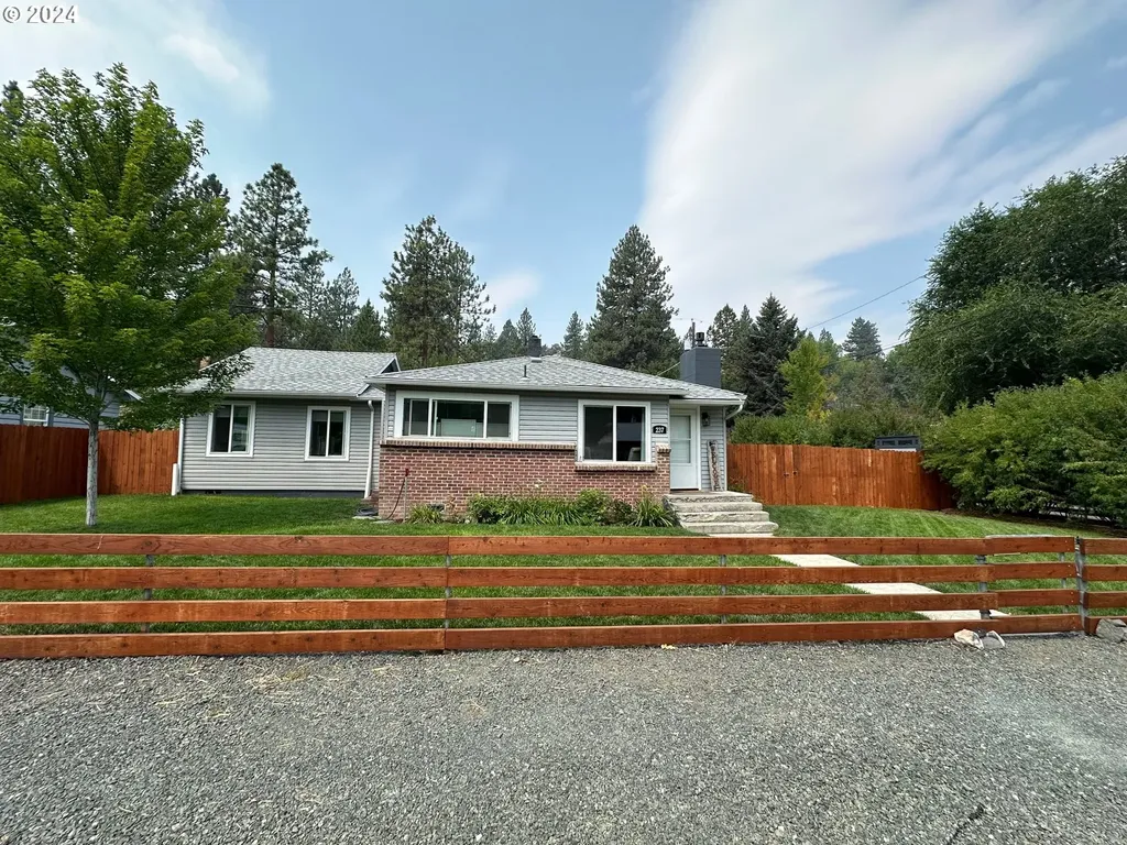237 N Humbolt Street Canyon City OR 97820