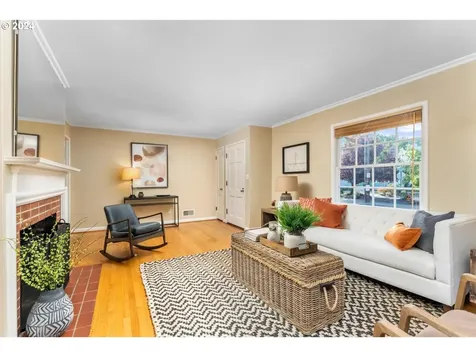 4909 Ne Halsey Street Portland OR 97213