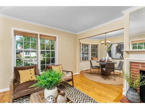 4909 Ne Halsey Street Portland OR 97213