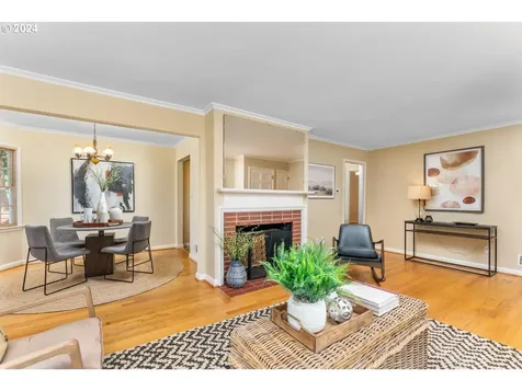 4909 Ne Halsey Street Portland OR 97213