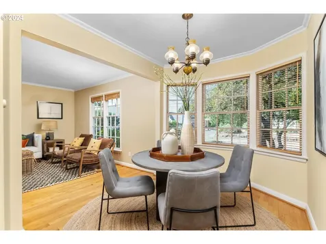 4909 Ne Halsey Street Portland OR 97213