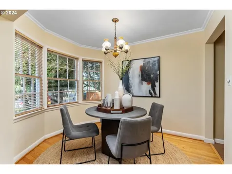 4909 Ne Halsey Street Portland OR 97213