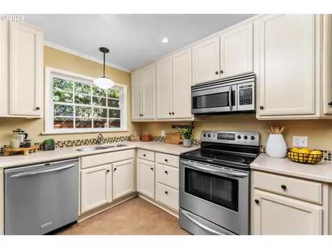 4909 Ne Halsey Street Portland OR 97213
