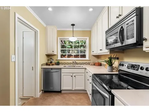 4909 Ne Halsey Street Portland OR 97213