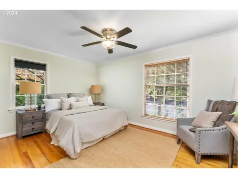 4909 Ne Halsey Street Portland OR 97213