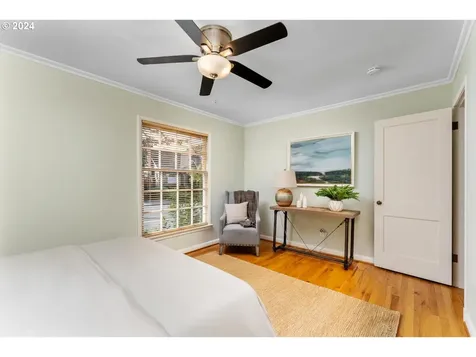 4909 Ne Halsey Street Portland OR 97213