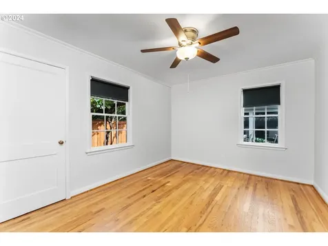 4909 Ne Halsey Street Portland OR 97213