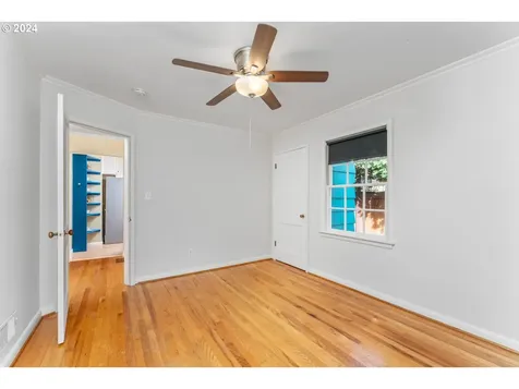4909 Ne Halsey Street Portland OR 97213
