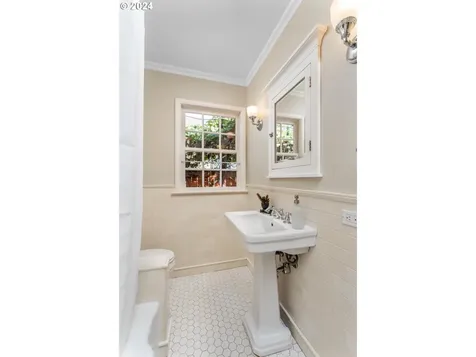 4909 Ne Halsey Street Portland OR 97213