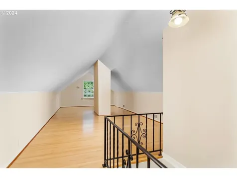 4909 Ne Halsey Street Portland OR 97213