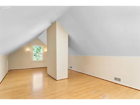 4909 Ne Halsey Street Portland OR 97213