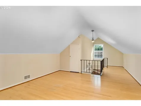 4909 Ne Halsey Street Portland OR 97213