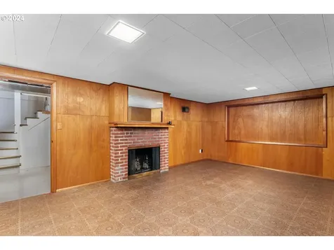 4909 Ne Halsey Street Portland OR 97213