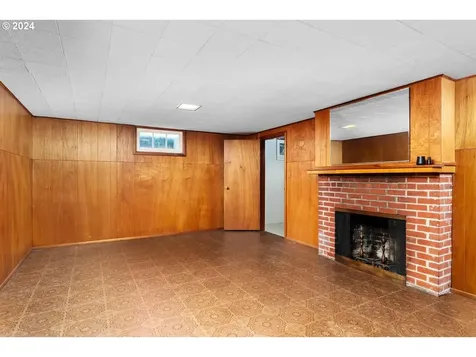 4909 Ne Halsey Street Portland OR 97213