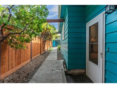 4909 Ne Halsey Street Portland OR 97213