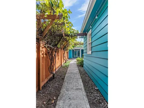 4909 Ne Halsey Street Portland OR 97213