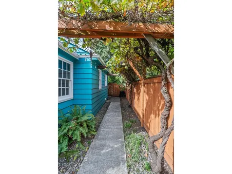 4909 Ne Halsey Street Portland OR 97213