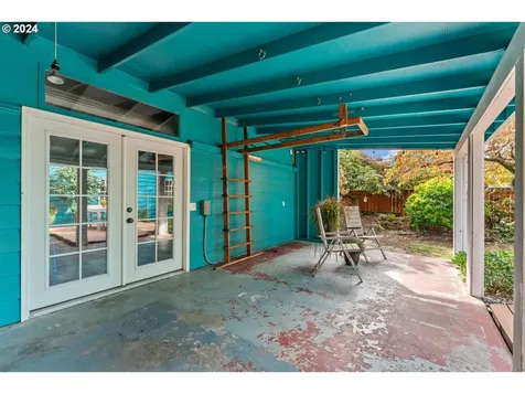 4909 Ne Halsey Street Portland OR 97213