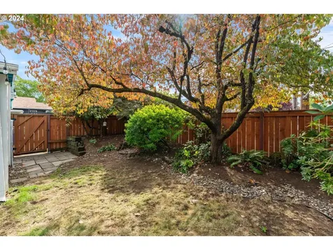 4909 Ne Halsey Street Portland OR 97213