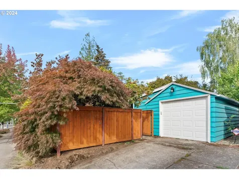 4909 Ne Halsey Street Portland OR 97213