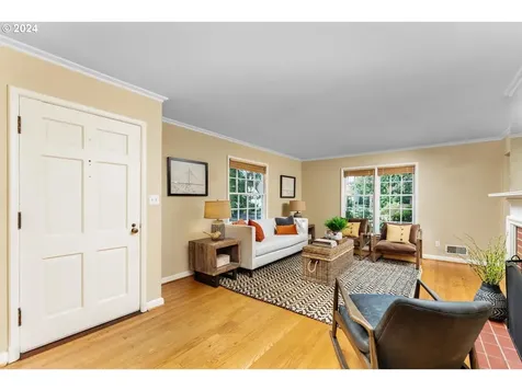 4909 Ne Halsey Street Portland OR 97213