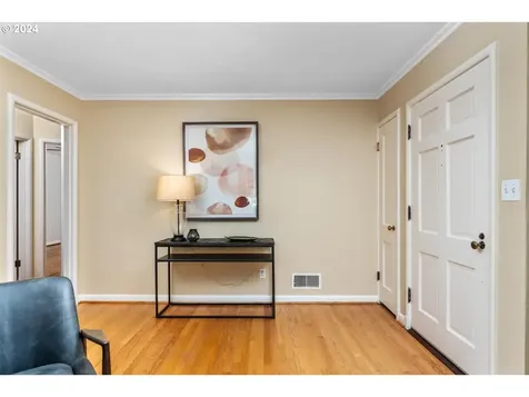 4909 Ne Halsey Street Portland OR 97213