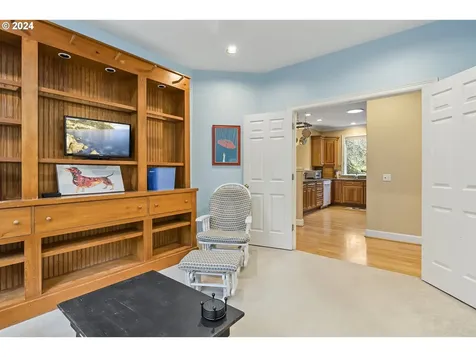 16855 Fernwood Drive Lake Oswego OR 97034