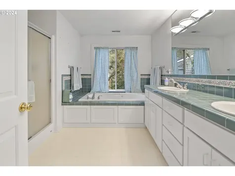16855 Fernwood Drive Lake Oswego OR 97034