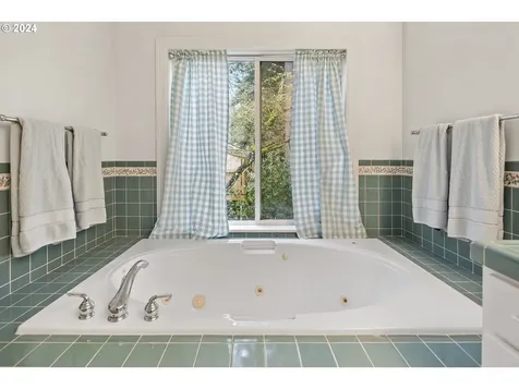 16855 Fernwood Drive Lake Oswego OR 97034