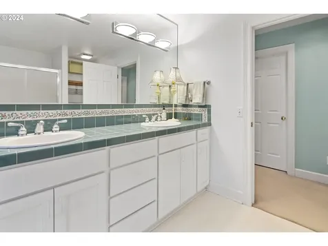 16855 Fernwood Drive Lake Oswego OR 97034