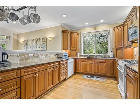 16855 Fernwood Drive Lake Oswego OR 97034